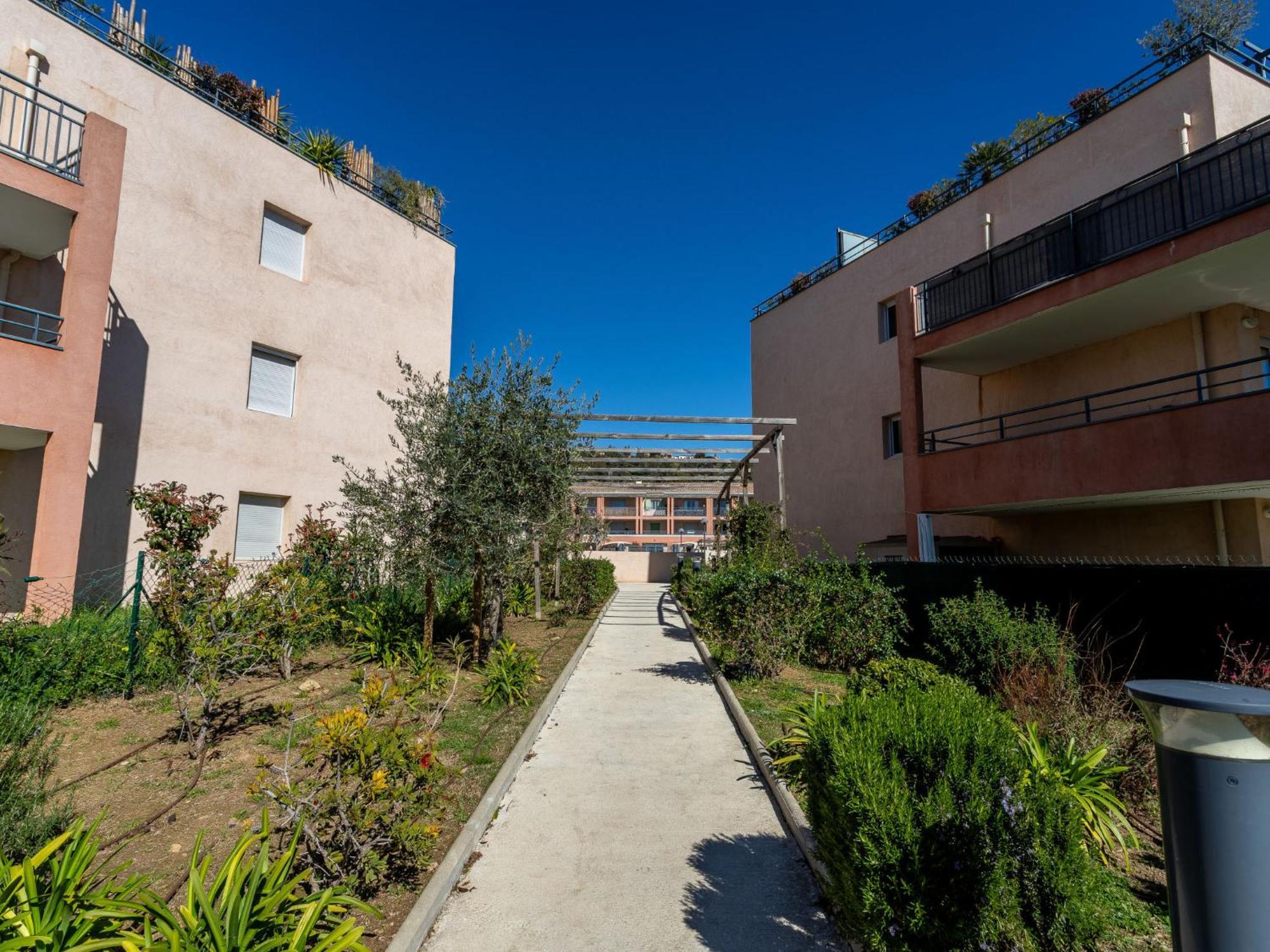 Apartment Le Jardin Du Loderi-2 By Interhome Bormes-les-Mimosas Exterior foto